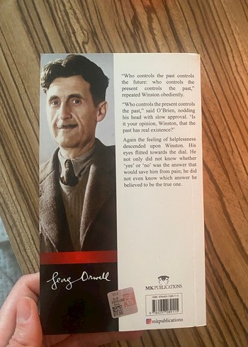 1984 - İngilizce roman - Görsel 3