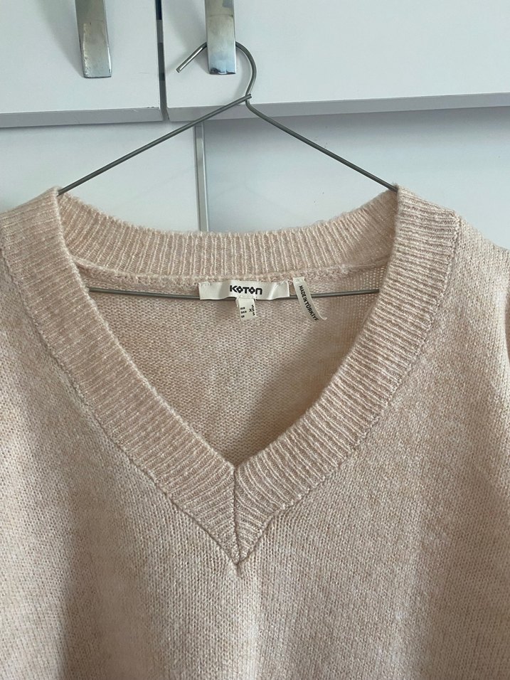 Bej V Yaka Örgü Kadın Kazak - Görsel 2