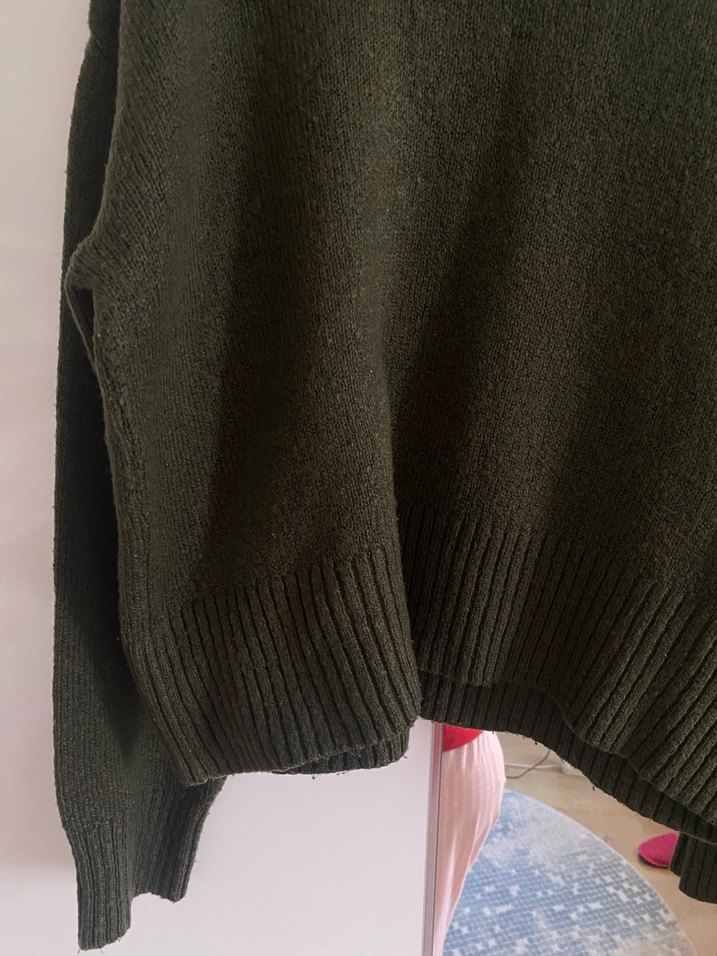 Koyu yeşil kazak - Görsel 3