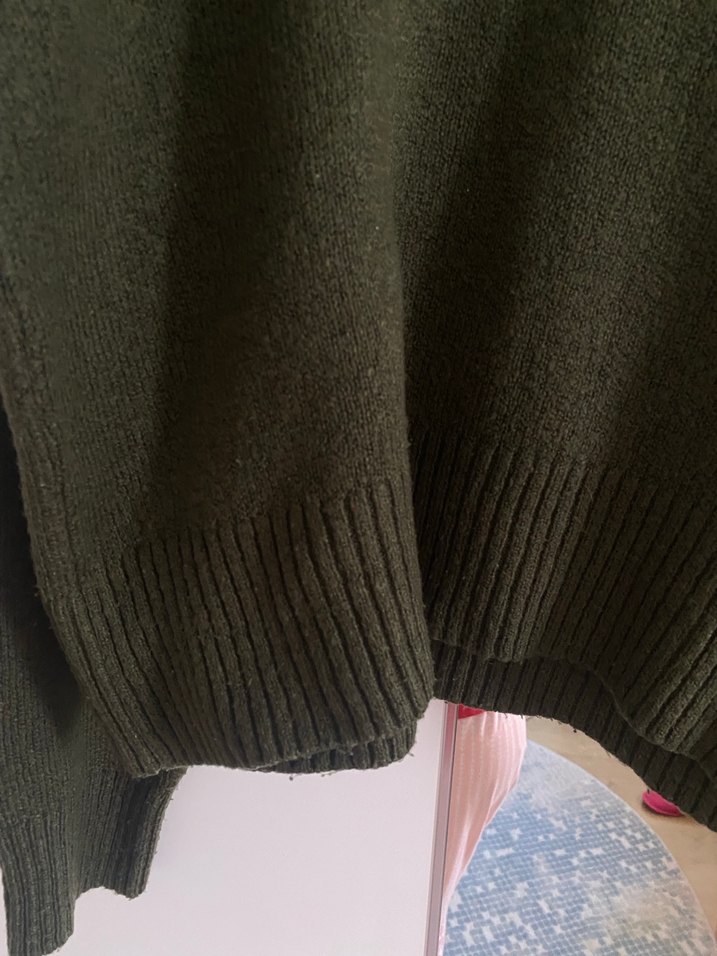 Koyu yeşil kazak - Görsel 4