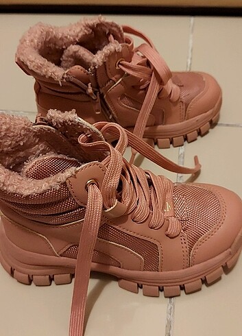 H&M 28 numara bot