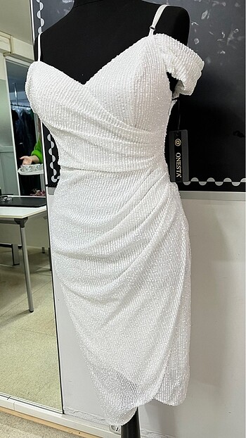 38 Beden beyaz Renk Onesta pul payet beyaz elbise