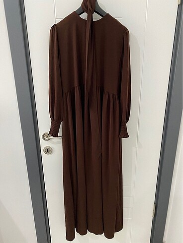 Diğer Elbise Eminoş butik ürünüdür