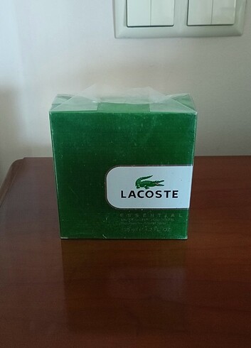 Lacoste Aşırı Hafif ve Uysal Kokulu Parfüm 125ml