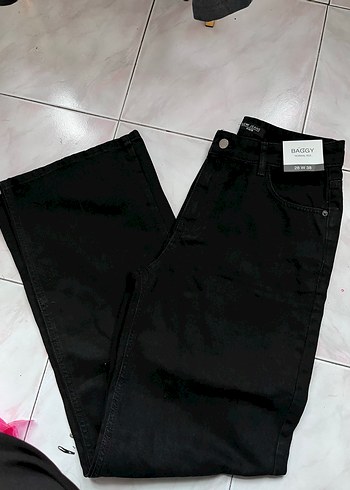LC Waikiki Siyah Duz Kesim Jean Pantolon
