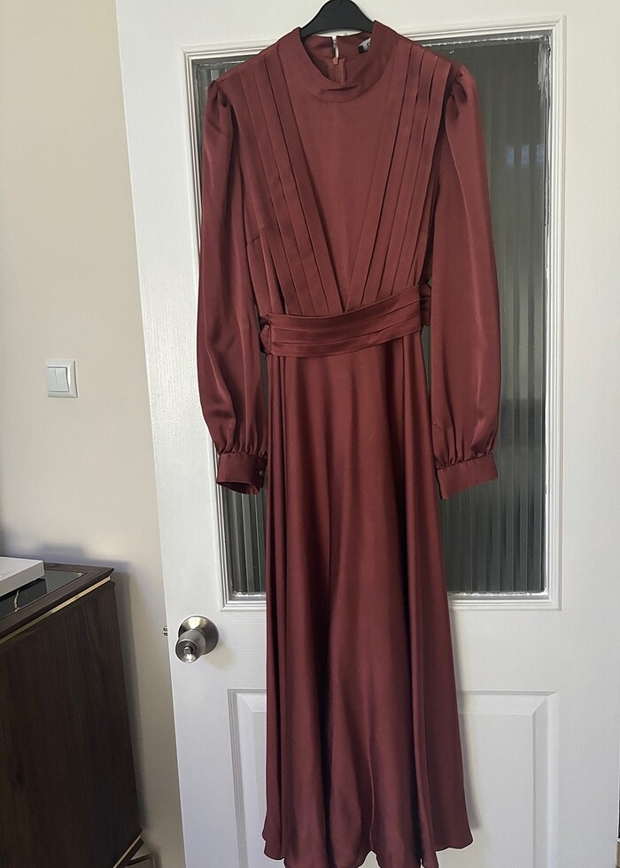 Saten tesettür elbise - Görsel 2