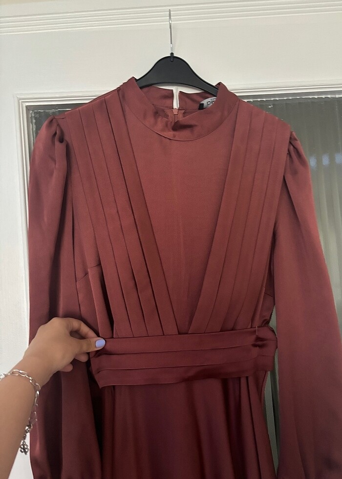 Saten tesettür elbise - Görsel 4