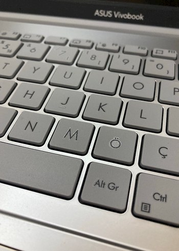 Gri ASUS VivoBook Laptop - Görsel 3