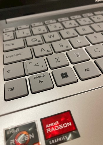 Gri ASUS VivoBook Laptop - Görsel 5