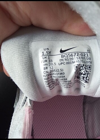 Nike 33 numara spor ayakkabısı orjinaldir 