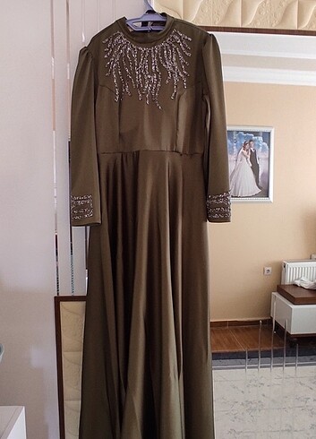 Haki yeşil sığır etiketi saten abiye