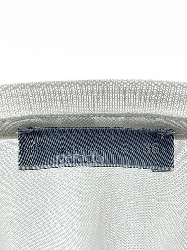 36 Beden beyaz Renk Defacto T-shirt %70 İndirimli.