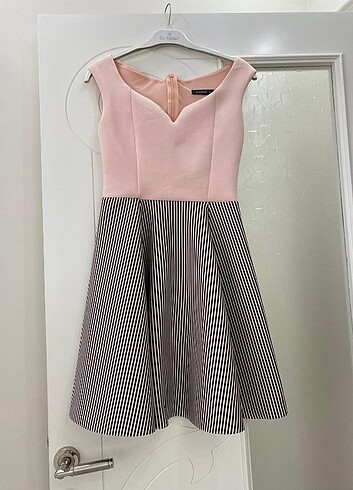 Eteği çizgili Pembe elbise 