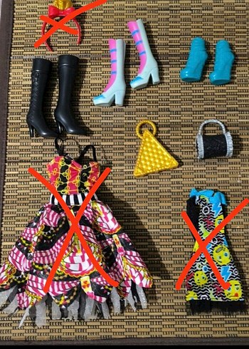 Monster high elbise ve parcalar hepsi 600 tl