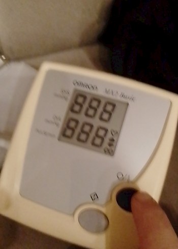 Beyaz Dijital Tansiyon Ölçer - Görsel 5