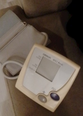 Beyaz Dijital Tansiyon Ölçer - Görsel 2