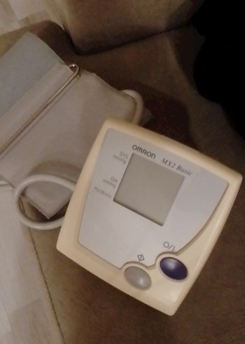 Beyaz Dijital Tansiyon Ölçer - Görsel 3