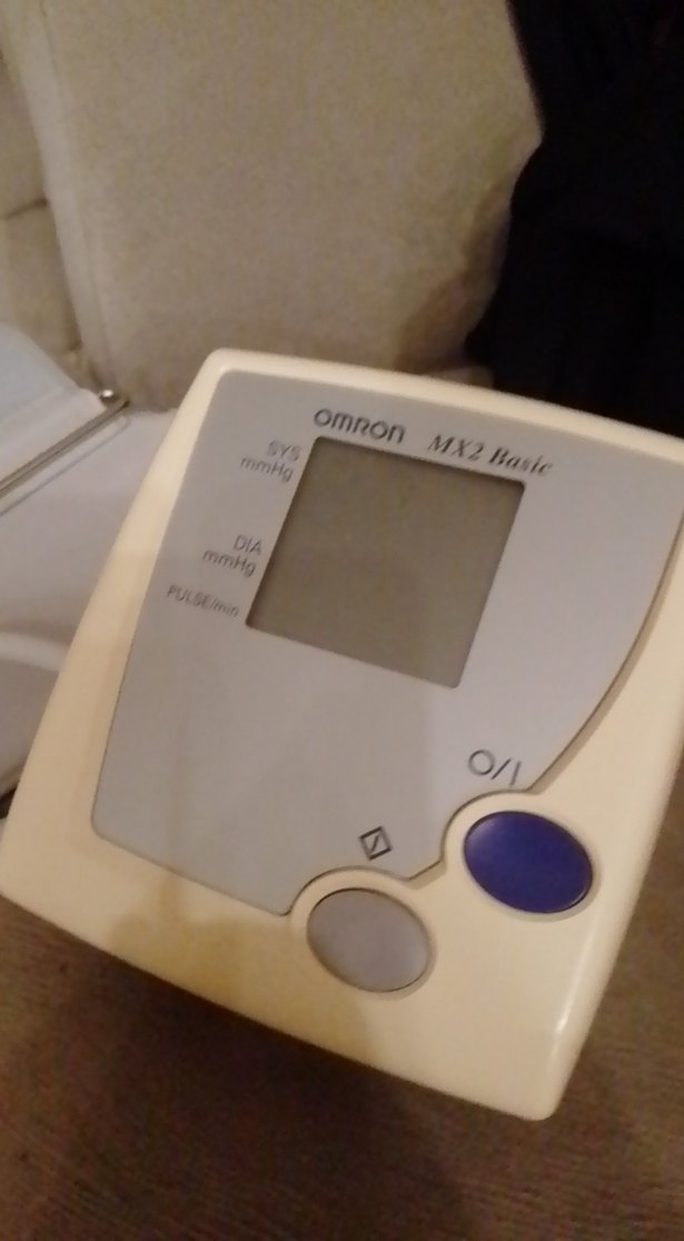 Beyaz Dijital Tansiyon Ölçer - Görsel 4