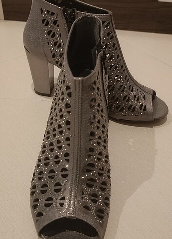 Tarz ve şık bot - Görsel 2