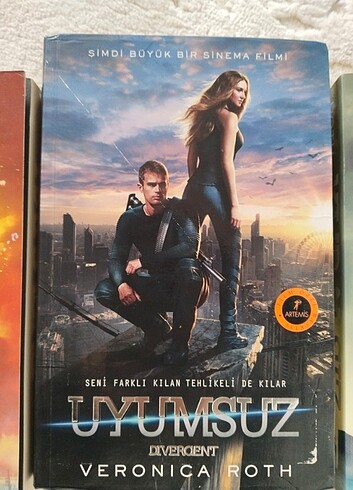 Uyumsuz serisi 4 kitap