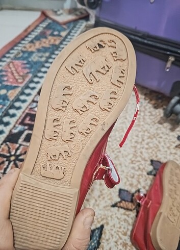 Kız çocuk ayakabısı rengı kırmızı