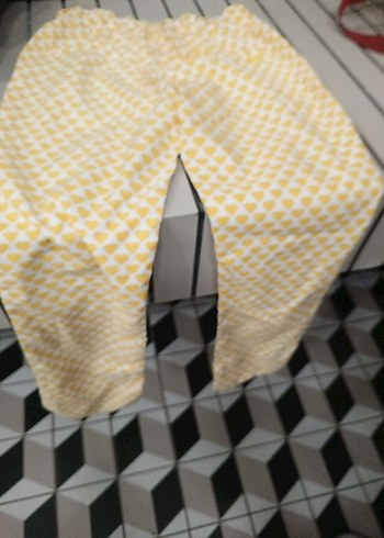 Sarı Kalp Desenli Düğmeli Hamile Midi Şort - Görsel 6