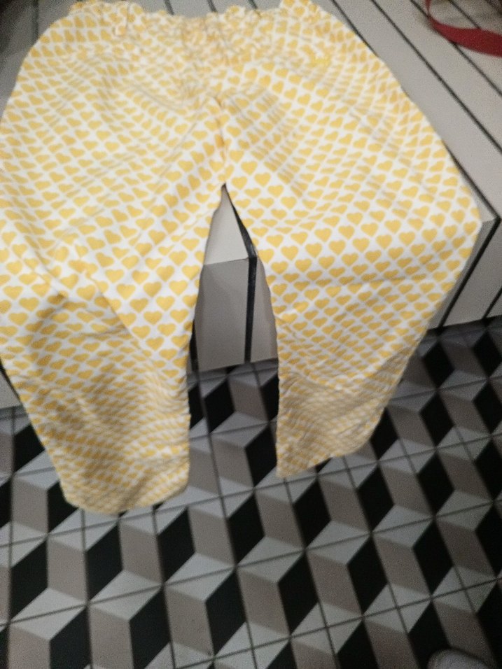 Sarı Kalp Desenli Düğmeli Hamile Midi Şort - Görsel 5