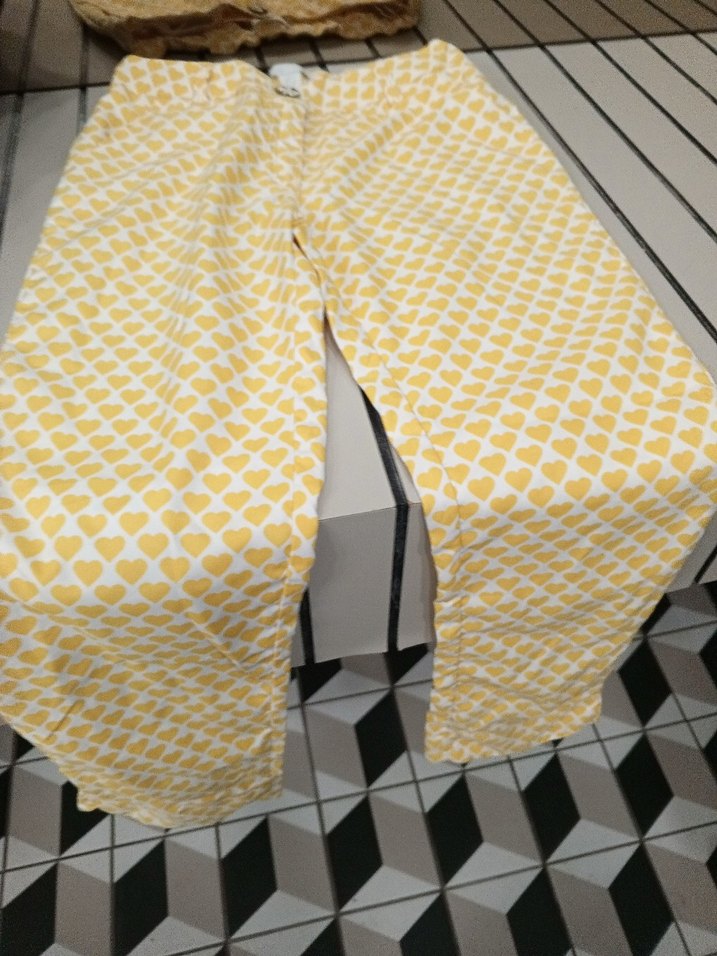 Sarı Kalp Desenli Düğmeli Hamile Midi Şort - Görsel 3