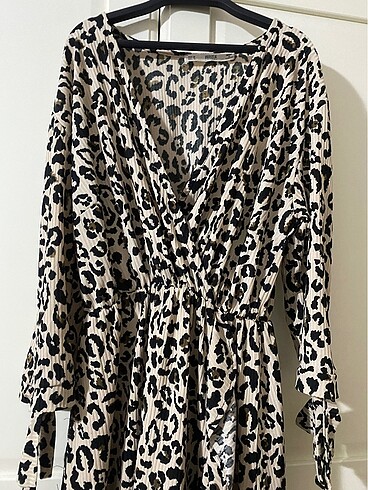 Leopar desenli elbise