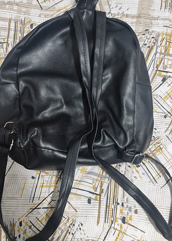 Siyah Deri Fermuarlı Sırt Çantası - Görsel 3