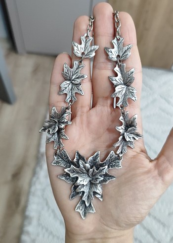 Gri Çiçek Desenli Bohem Zincir Kolye - Görsel 3