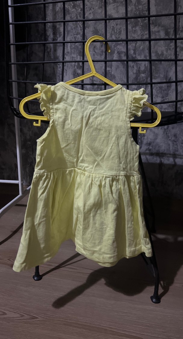 Sarı Kolsuz Kız Çocuk Elbise - Görsel 4