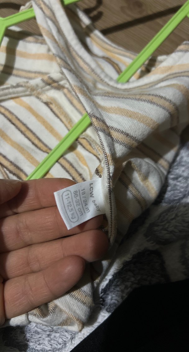 Kızlar için keten düğmeli askılı tulum - Görsel 4