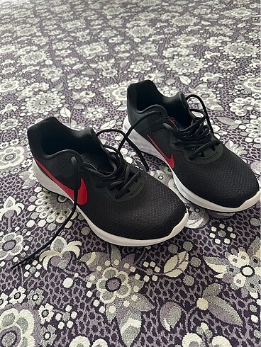 43 Beden Nike siyah ayakkabı