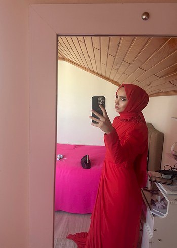 Uzun Kollu Kırmızı Tesettür Elbise
