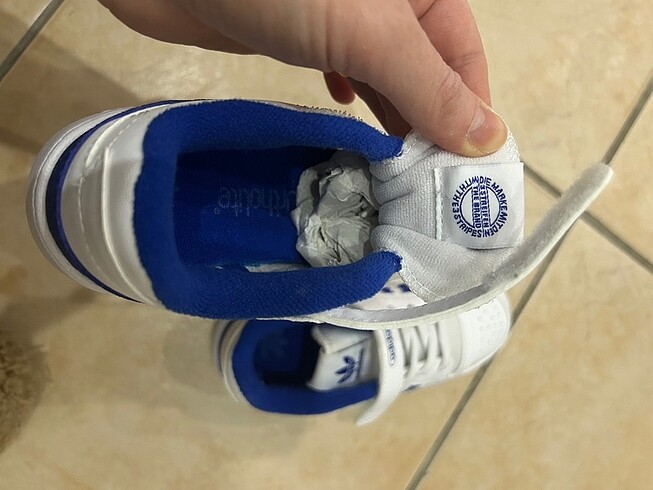 26 Beden beyaz Renk Adidas erkek çocuk günlük spor ayakkabı
