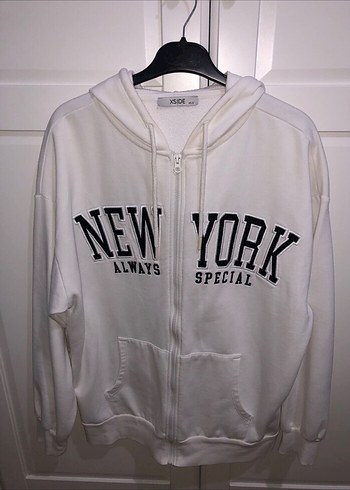 Beyaz Kapüşonlu Fermuarlı Sweatshirt