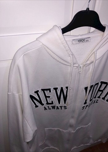 LC Waikiki Beyaz Kapüşonlu Fermuarlı Sweatshirt