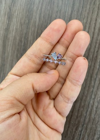 Diğer iki gümüş yüzük ve bir tane çelik kolye