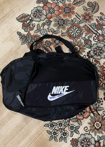 Nike Fermuarlı Siyah Spor Çantası
