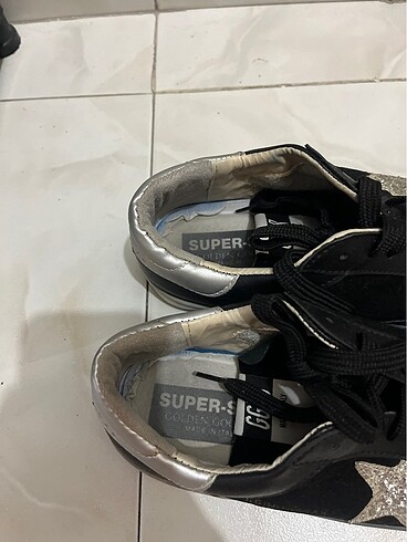 Golden Goose Deluxe Golden goose