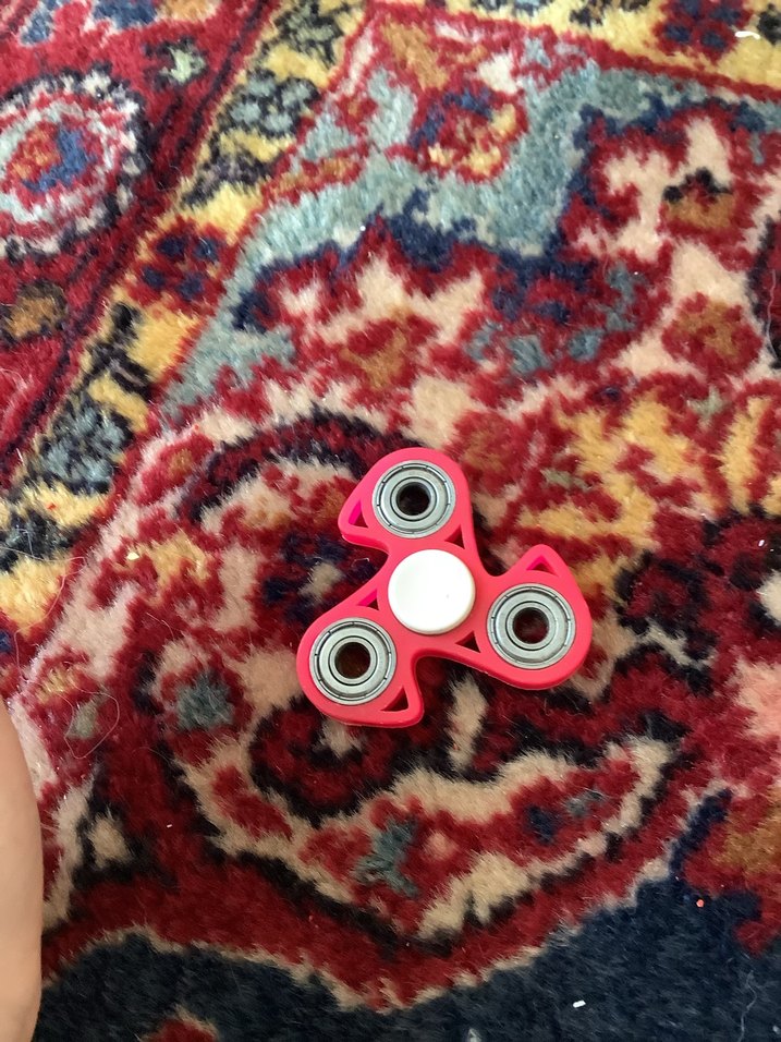 Kırmızı Renkli Üçgen Spinner Oyuncak - Görsel 2