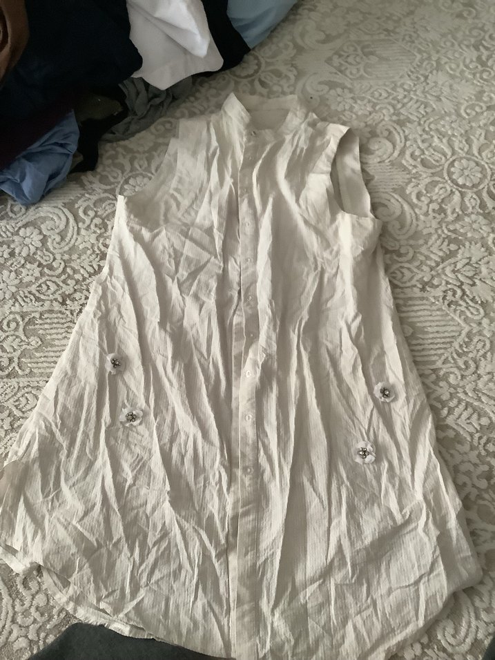 Düğmeli Beyaz Kolsuz  Tunik - Görsel 2