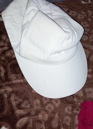 Beyaz düz şapka 