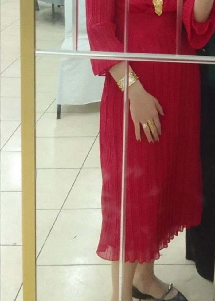 kırmızı elbise - Görsel 2