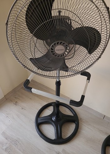 Gri Ayaklı Vantilatör