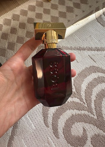 BOSS Kadın Parfümü Koyu Kırmızı Şişe