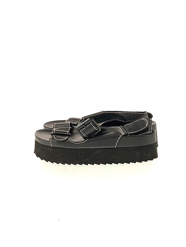 H&M Sandalet %70 İndirimli.