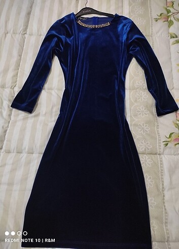 36 Beden mavi Renk 36 beden yaka taş detaylı mini kadife elbise 