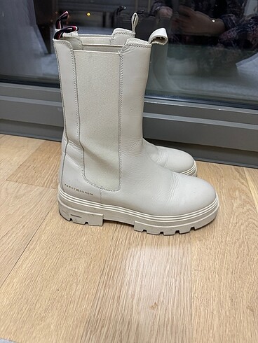 37 Beden beyaz Renk Tommy Hilfiger krem bot 37 numara
